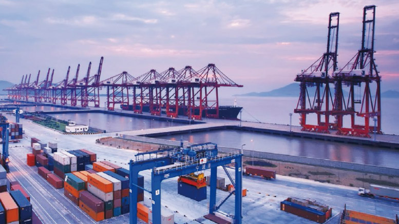 Adjacent to the Yangtze River and only 3.5km from the Heavy Equipment Dock, the company boasts a lifting capacity of 1,000t, ideally suited for the manufacturing and transportation of large-scale equipment.
